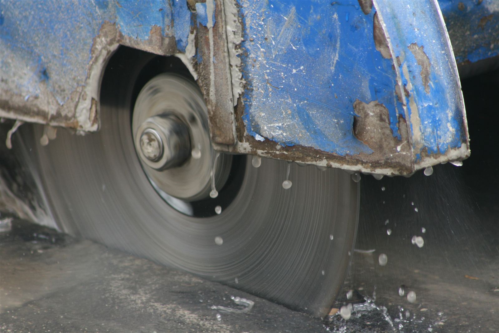 Slab saw blade cutting